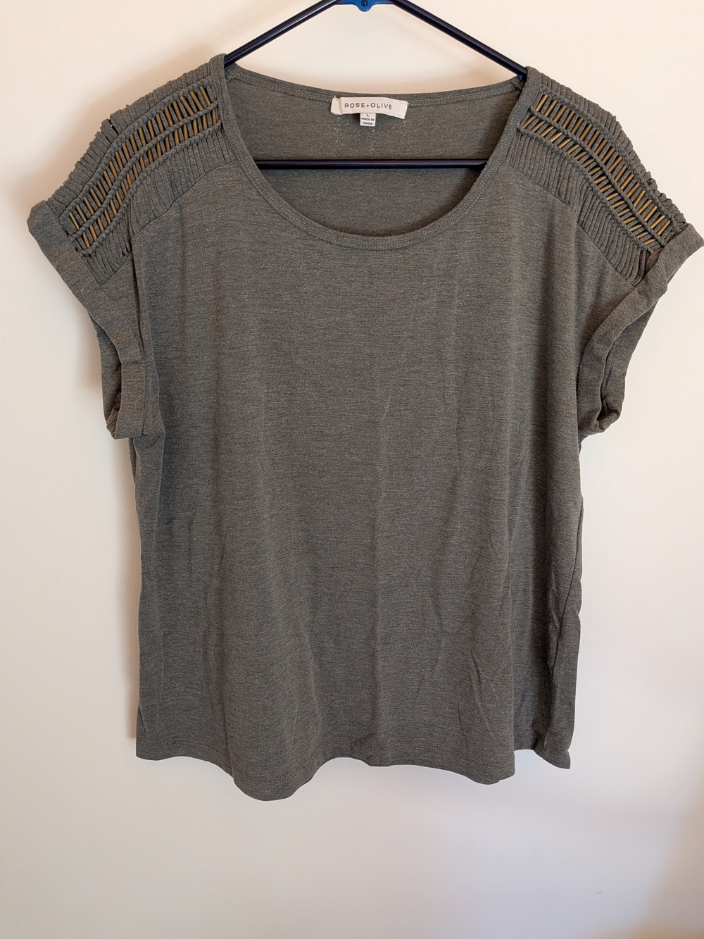 Rose & Olive Women's Gray Knit Short Sleeve Top
